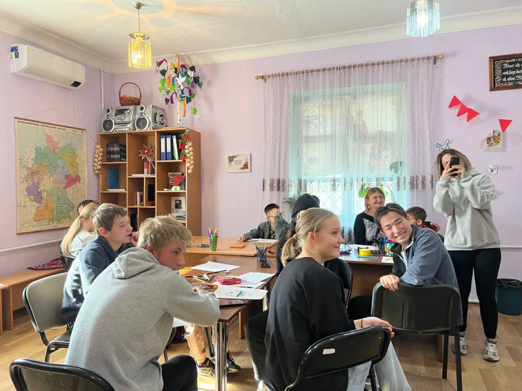 Как изучают немецкий язык в Центрах встреч по регионам Кыргызстана